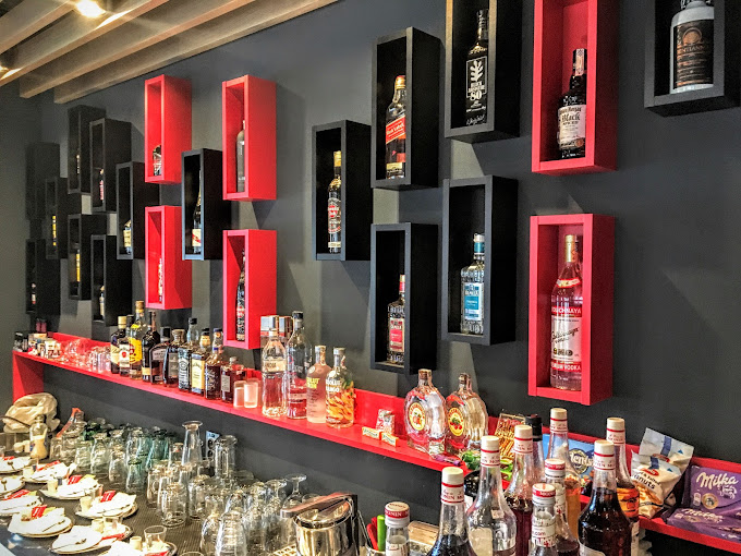 Bar a výber alkoholu Bar a výber alkoholu